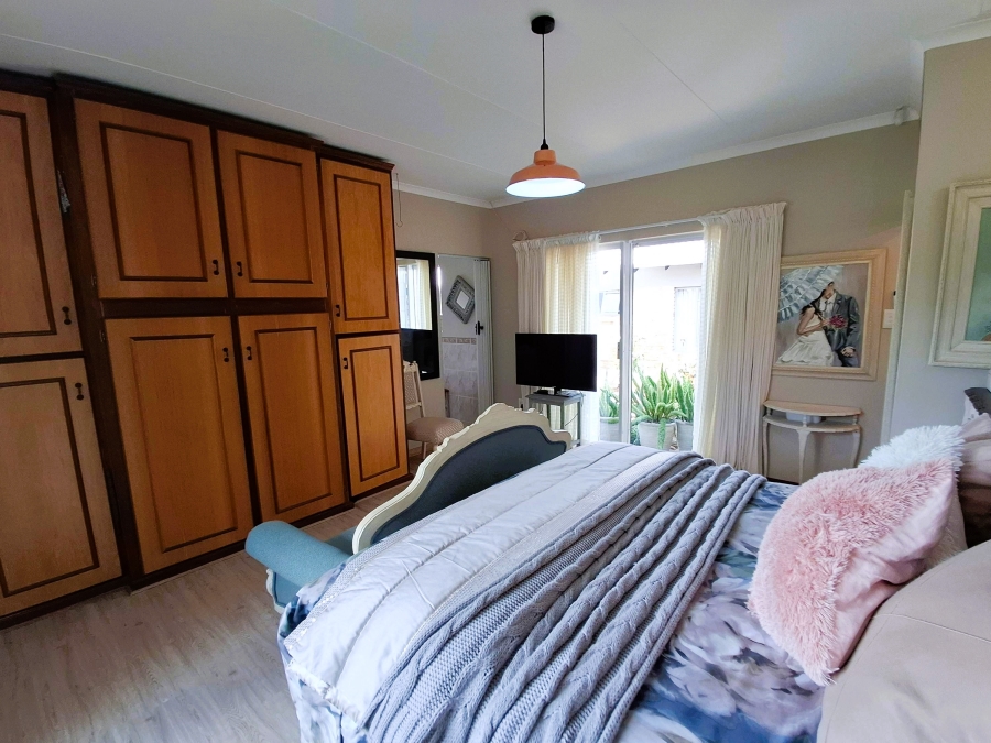 5 Bedroom Property for Sale in Doringkruin North West